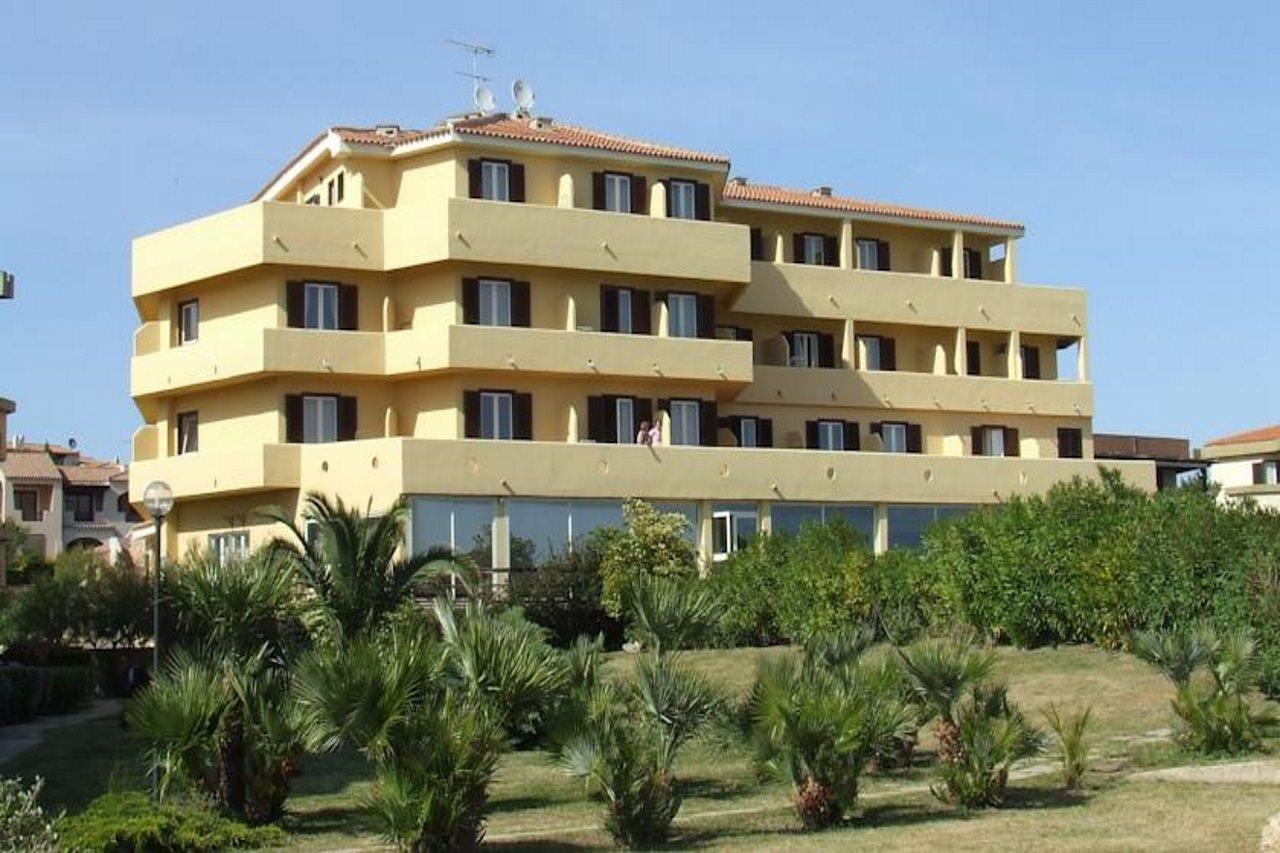 Hotel Castello Golfo Aranci Exterior photo