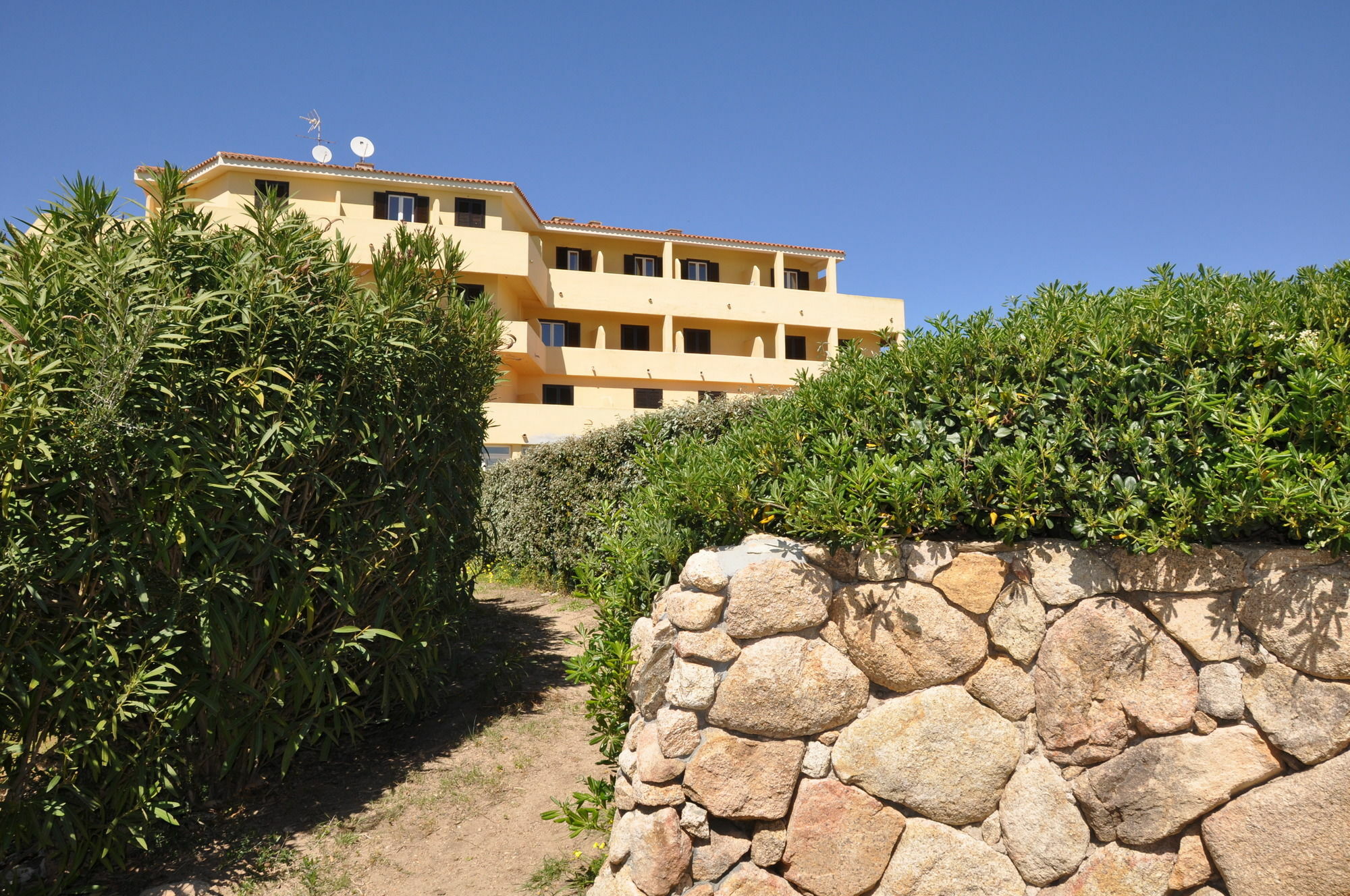 Hotel Castello Golfo Aranci Exterior photo